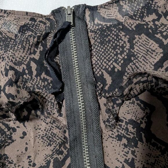 Guess 100% silk Women's Brown Snakeskin Print Blouse EUC - Picture 6 of 8